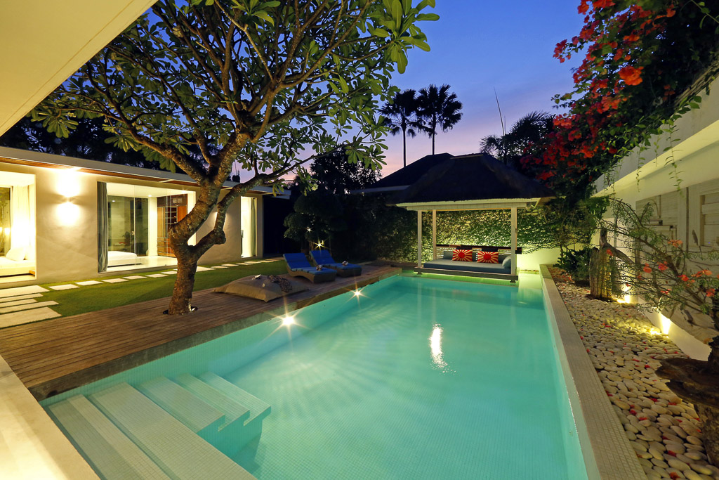 13. Premium Villa Pool