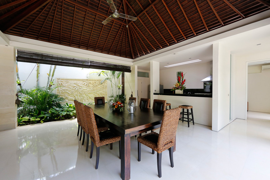 8. 3.5 Bed Villa Dining