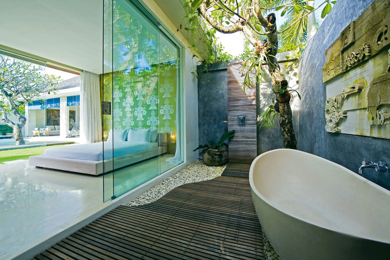 seminyak bali villa bathtub 1