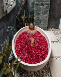 janni deler rose bath 3