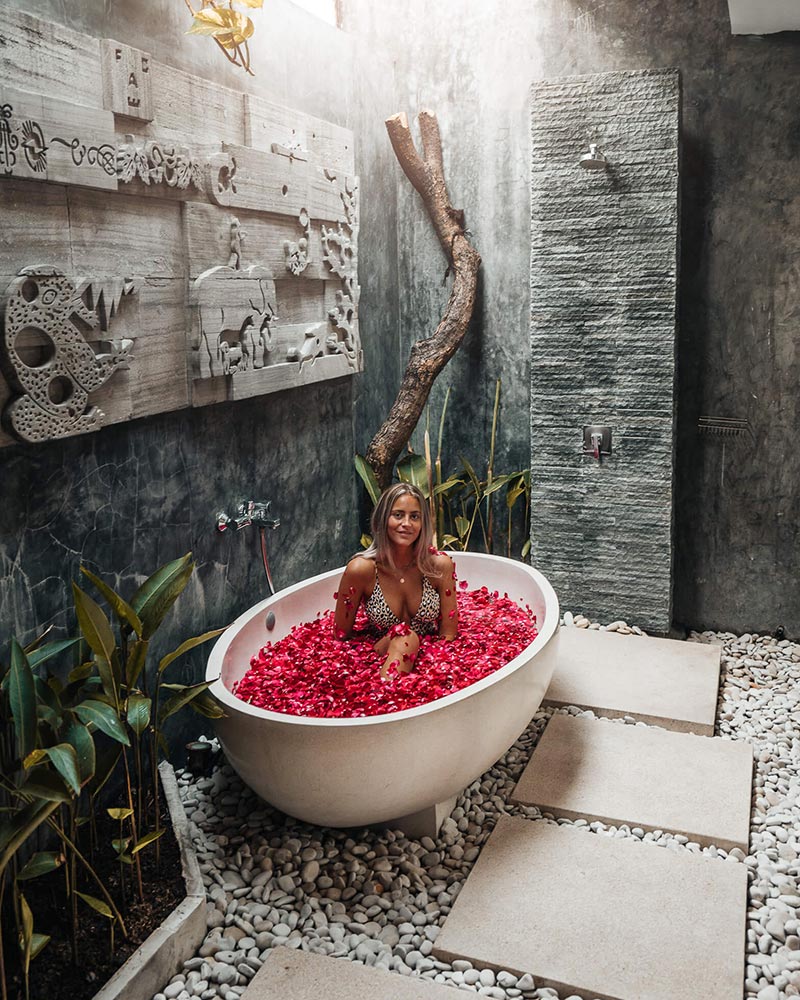 janni deler rose bath 4